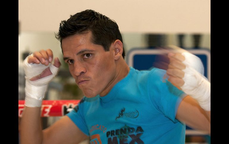 Édgar Sosa sigue con sus planes para ir por el título del mundo. MEXSPORT /