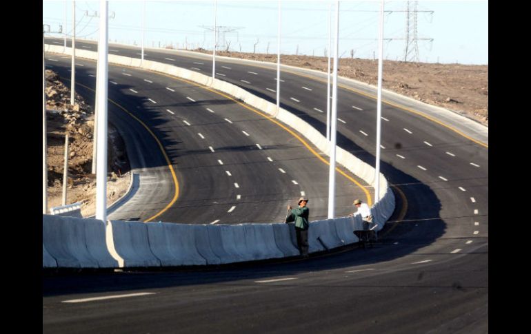 Para la actual administración, las obras en el tramo 5 del periférico aún no están terminadas satisfactoriamente. ARCHIVO /