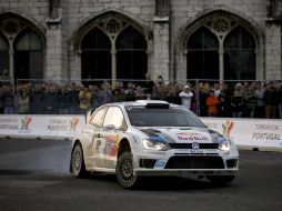 Ogier a bordo del Polo busca sacar otra victoria en el Mundial de Rallys. EFE /