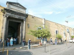 La mujer falleció en el Antiguo Hospital Civil Fray Antonio Alcalde. ARCHIVO /