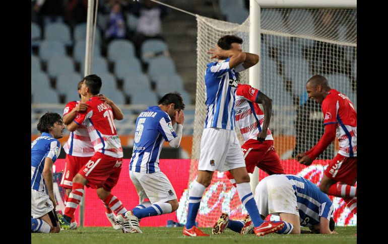 Los jugadores del Granada celebran el gol de empate ante la Real Sociedad. EFE /