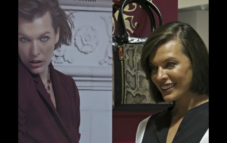 Jovovich, de origen ucraniano, viste de manera muy casual, alejada del glamour de las pasarelas y Hollywood. AP /