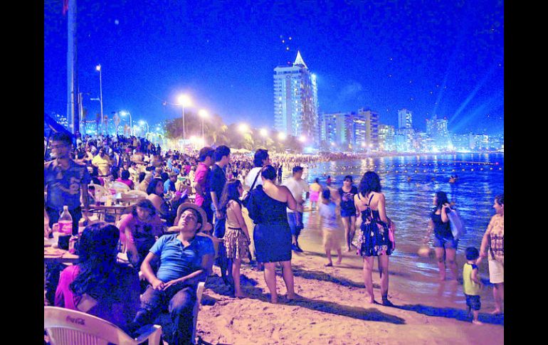 La historia de la serie se centra en la vida social de una escuela privada de Acapulco.  /