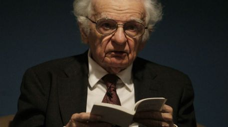 Yves Bonnefoy, ganador del Premio FIL 2013, fue la figura de la jornada inaugural.  /