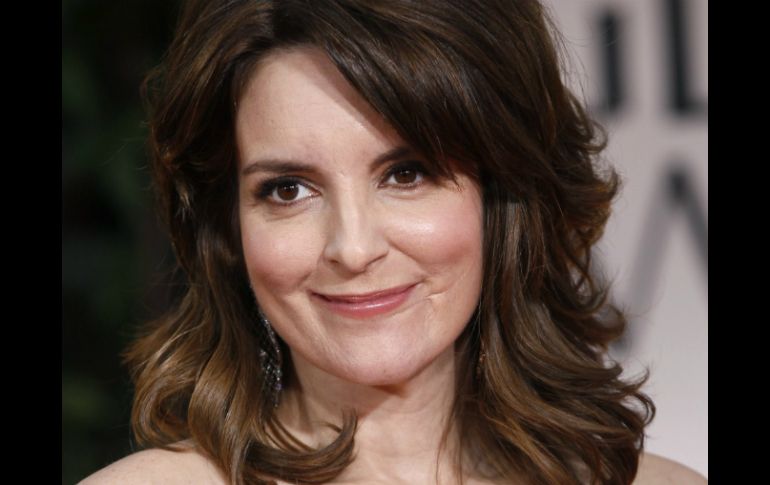 Tina Fey -en la foto- es confirmada como conductora junto a Amy Poehler. ARCHIVO /