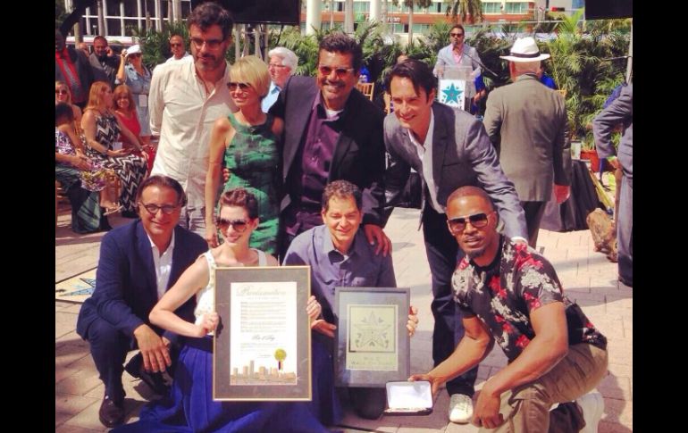 También asistieron a la ceremonia la actriz Anne Hathaway y el director de ''Rio 2'',  Carlos Saldanha. Foto: @iamjamiefoxx. ESPECIAL /