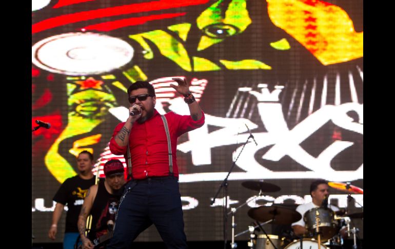 La banda hizo cimbrar el inmueble celebrando los 15 años del festival. NTX /