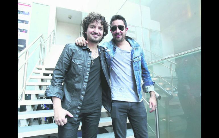 Compañeros. Tommy Torres y Alex Ubago prometen dejar el corazón sobre el escenario del Diana.  /