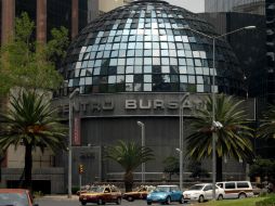 El peso inicia la sesión con una depreciación de 0.27 por ciento, cotizando alrededor de 13.09 pesos por dólar. ARCHIVO /