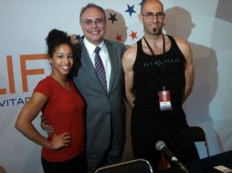 La bailarina Shauna Martínez, el director del Festival de Mayo, Alejandro Matos, y el bailarín Jones Welsh.  /