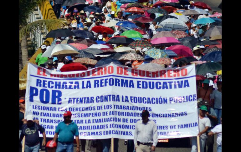 Los maestros de la CETEG evitan que maestros hagan trámites diversos en oficinas educativas. ARCHIVO /