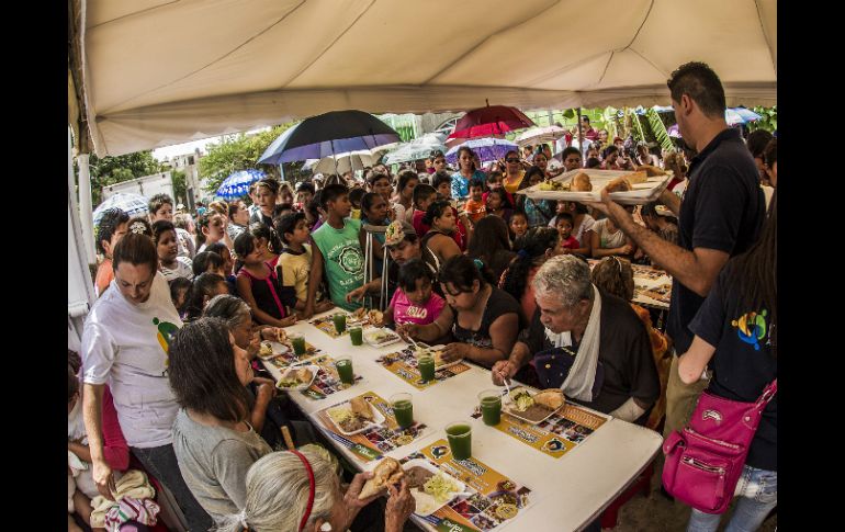 Este tipo de comedores benefician a tres mil 500 personas en el Estado. ARCHIVO /