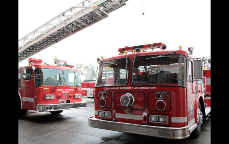 La ciudad hermana de Guadalajara, Portland, dona dos vehículos a los bomberos, un camión escala y una motobomba. ESPECIAL /