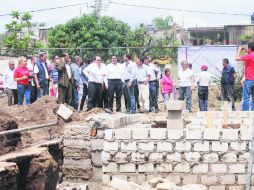 El alcalde tapatío, Ramiro Hernández, visitó las instalaciones en construcción. ESPECIAL /