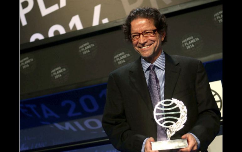 Jorge Zepeda Patterson es el primer autor mexicano en hacerse con este galardón. EFE / T. Albir