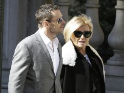 El actor Hugh Jackman acude al funeral junto a su esposa. AP / F. Franklin II