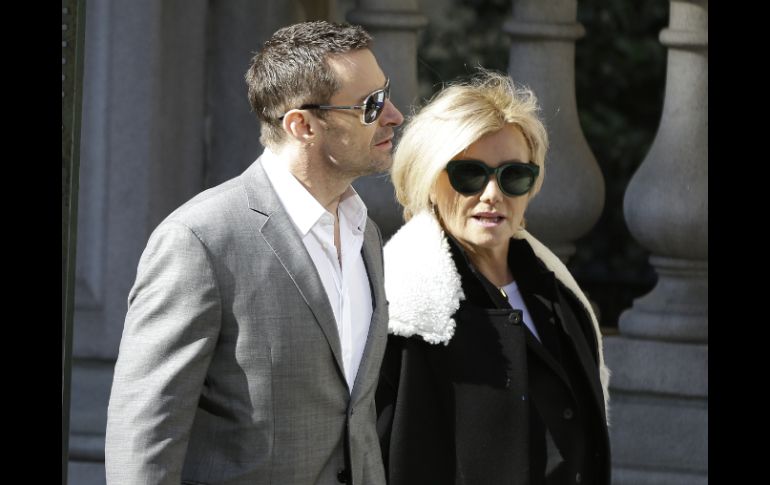 El actor Hugh Jackman acude al funeral junto a su esposa. AP / F. Franklin II