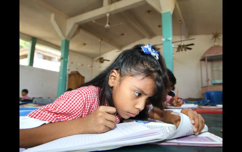 En quinto y sexto de primaria, los niños superan a las niñas, esto se debe a que las niñas bajan su rendimiento al entrar en pubertad. NTX / ARCHIVO.