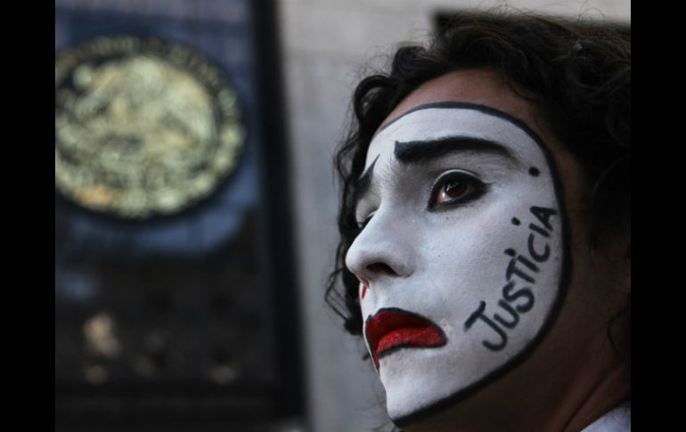 Convocan a una clase abierta por los 43+11+2 el 30 de noviembre en el Zócalo. AP / ARCHIVO