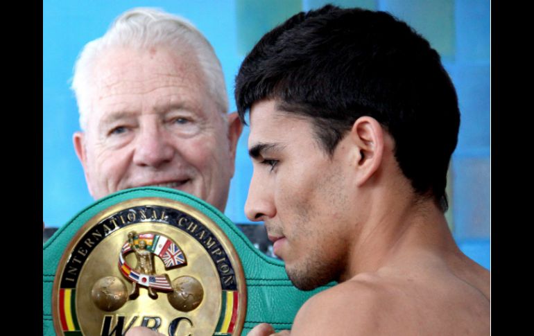 Su récord es de 18 victorias (seis nocáuts) y dos derrotas. NTX / ARCHIVO
