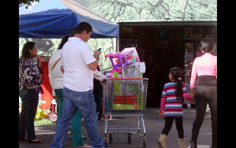 Tras las compras navideñas, habrá que ajustar el dinero al inicio del año. EL INFORMADOR / ARCHIVO