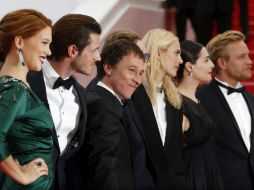 (izq. a der.) Los actores L. Seydoux, G. Ulliel, el director Bertrand Bonello, la modelo A. Valade y los actores A. Casar y J. Renier EFE / Archivo