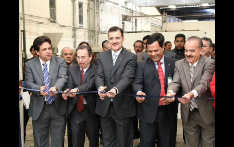 Autoridades de la UdeG inauguraron este martes la planta piloto de reciclaje. TWITTER / @udg_oficial