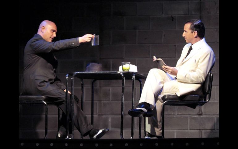 Héctor Suárez Gomís y Pluitarco Haza, duelo de actuaciones en el Teatro Diana. NTX / B. Moncada