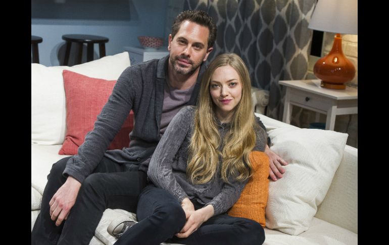 Seyfried y Sadoski interpretan una pareja que despiertan juntos después de una noche de pasión. AP / ARCHIVO