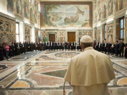 El Papa recibe, en la Sala Clementina del Palacio Apostólico del Vaticano, a una comitiva de religiosas procedentes de Medio Oriente. AP /