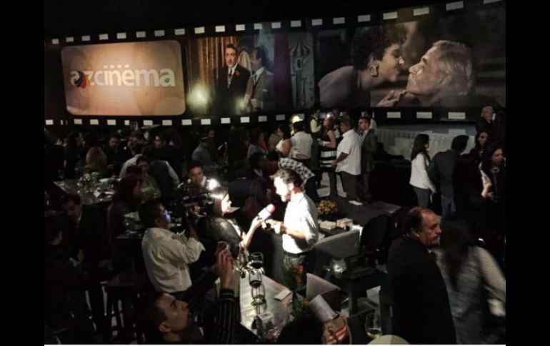 Durante la presentación del canal, se presentan actores reconocidos como Fernando Luján, Regina Torne y Juan Manuel Bernal. FACEBOOK / AZ Cinema