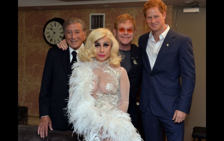 De izquierda a derecha, Tony Bennet, Lady Gaga, Elton John y el príncipe Harry de Inglaterra. AP / M. Allan