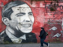 La muestra también incluirá murales gigantes dedicados a Gardel, a cargo de los artistas urbanos Diego Cirulli y Gerdy Harapos. AFP / E. Abramovich