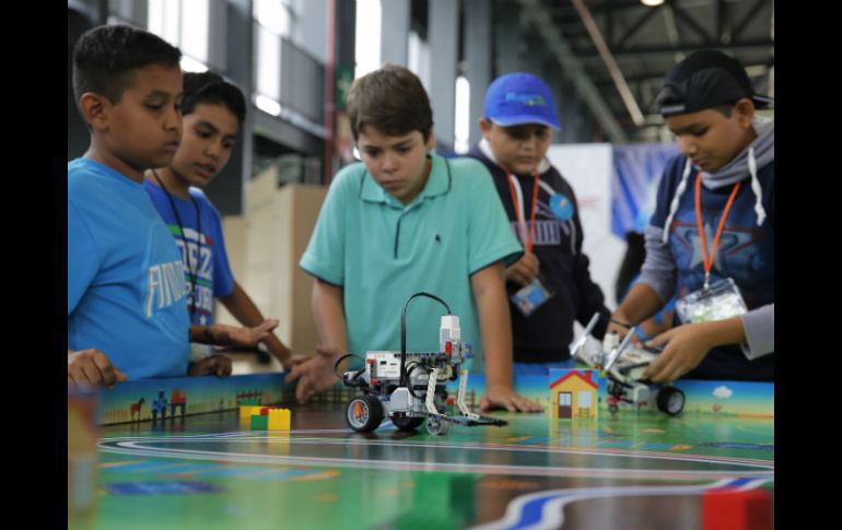 Algunos de los atractivos de la exposición son demostraciones de vuelos de drones, una exhibición de robots y talleres interactivos. EFE / J. Méndez