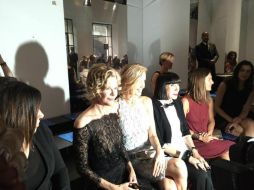 Meg Ryan se presentó con un elegante vestido de encaje negro al desfile de Georges Chakra. TWITTER / @GeorgesChakra