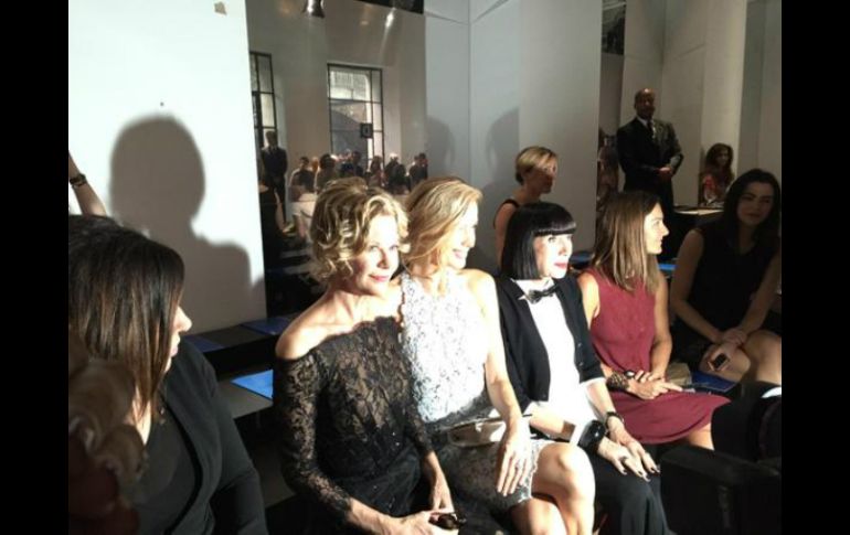 Meg Ryan se presentó con un elegante vestido de encaje negro al desfile de Georges Chakra. TWITTER / @GeorgesChakra