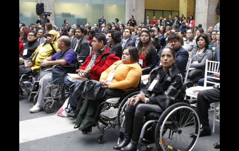 También serán ofertados servicios médicos y becas para estudiar algún idioma, entre otros beneficios. NTX / ARCHIVO