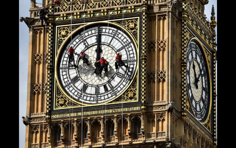 Los relojeros tuvieron que ir cada día, en vez de tres veces por semana, hasta ponerlo en hora. AFP / ARCHIVO