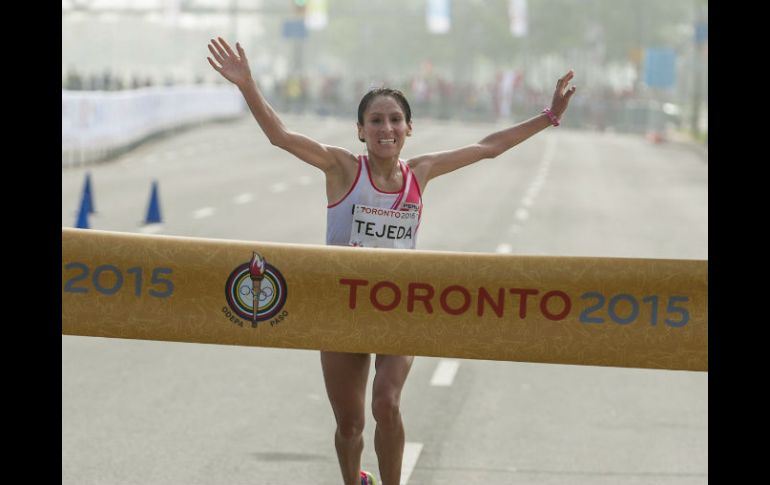 Tejeda ganó el maratón femenino de Toronto-2015 con récord panamericano, dándole entonces a Perú la segunda medalla de oro. EFE / W. Toda