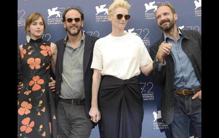 Ralph Fiennes, Tilda Swinton, Dakota Johnson y Matthias Schoenaerts son los estelares de la cinta. EFE / C. Onorati