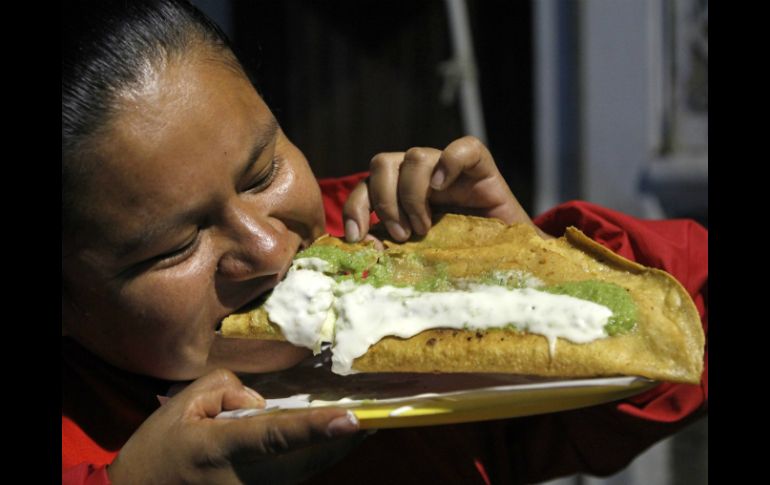 Las personas consumen más comida y bebida cuando se les ofrecen porciones mayores. NTX / ARCHIVO