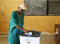 El presidente Condé pidió a los guineanos que acudieran a la urnas tranquilamente y en la paz. AP / Y. Bah