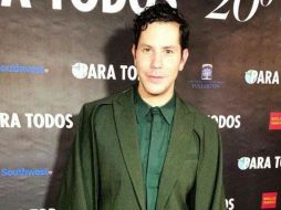 El actor y cantante señaló que los diseñadores de Malafacha son su apoyo desde que inició su carrera. FACEBOOK / Christian Chávez