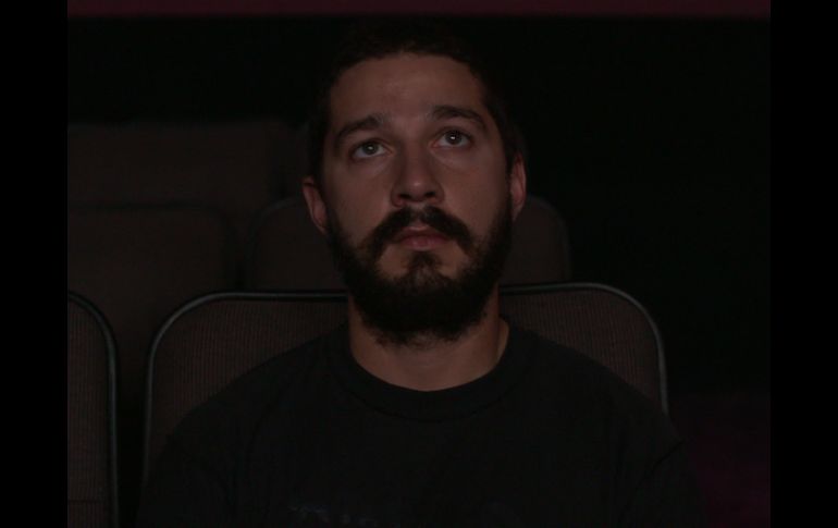 Shia LaBeaof disfruta, o tal vez no, de todas las películas en las que ha tenido alguna aparición. TWITTER / @thecampaignbook