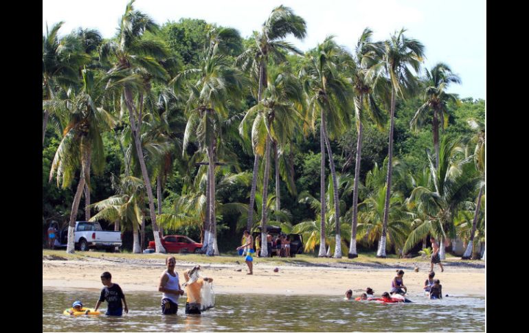 La playa de Tenacatita es liberada completamente, y desde ayer se cuenta con acceso libre a cualquiera que lo desee. EL INFORMADOR / ARCHIVO