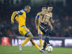 Acción del partido entre Pumas y Tigres en CU. MEXSPORT / O. Martínez