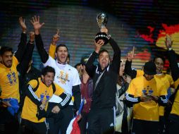 Miles de aficionados de Tigres recibieron ayer en la madrugada en la Macroplaza a su equipo, donde festejaron. NTX / J. Pérez