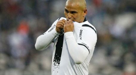 Humberto Suazo denunció a los directivos de la concesionaria por perjudicar su imagen públicamente. TWITTER / @26ChupeteSuazo