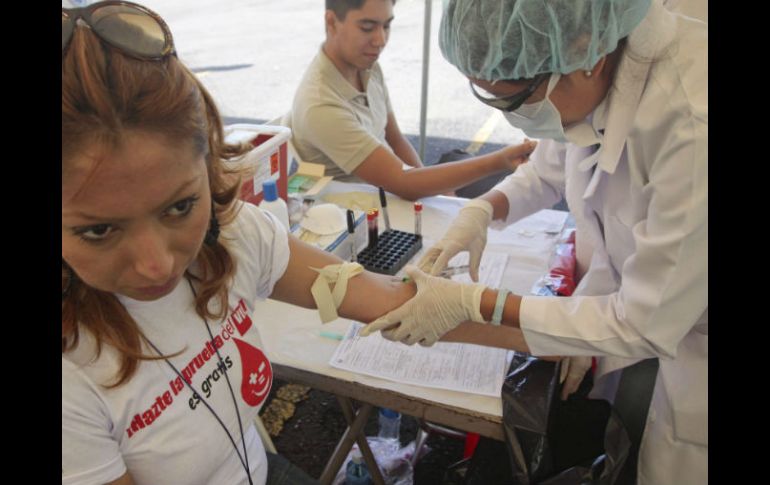 En 2015 se repartieron 105 mil 364 pruebas a mujeres embarazadas y a la población considerada de riesgo. NTX / ARCHIVO