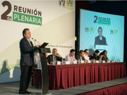 Joaquín Coldwell hace el anuncio al participar en la Segunda Reunión Plenaria de los diputados federales del PRI y del Verde. TWITTER / @JoaquinColdwell